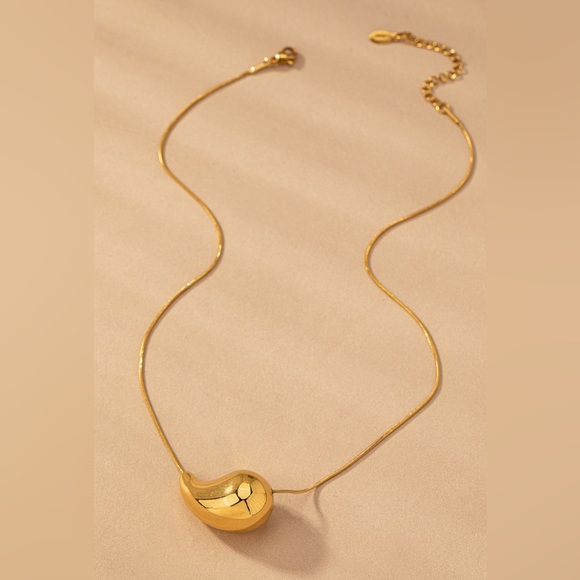Gold sideway tear drop pendant dainty chic necklace - Picture 2 of 5